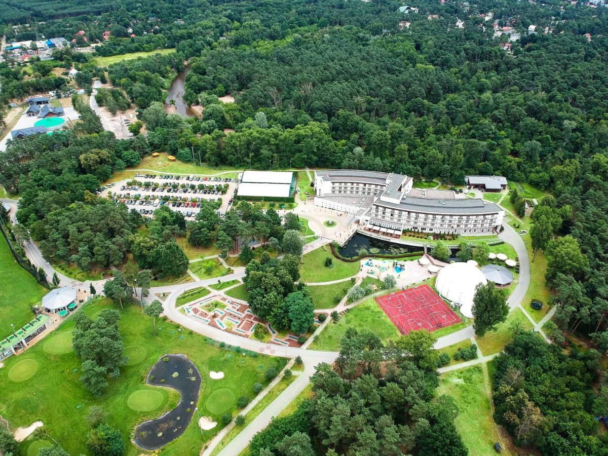 Holiday Inn Resort Warsaw Józefów, an IHG Hotel Jozefow (Masovia) Exterior foto