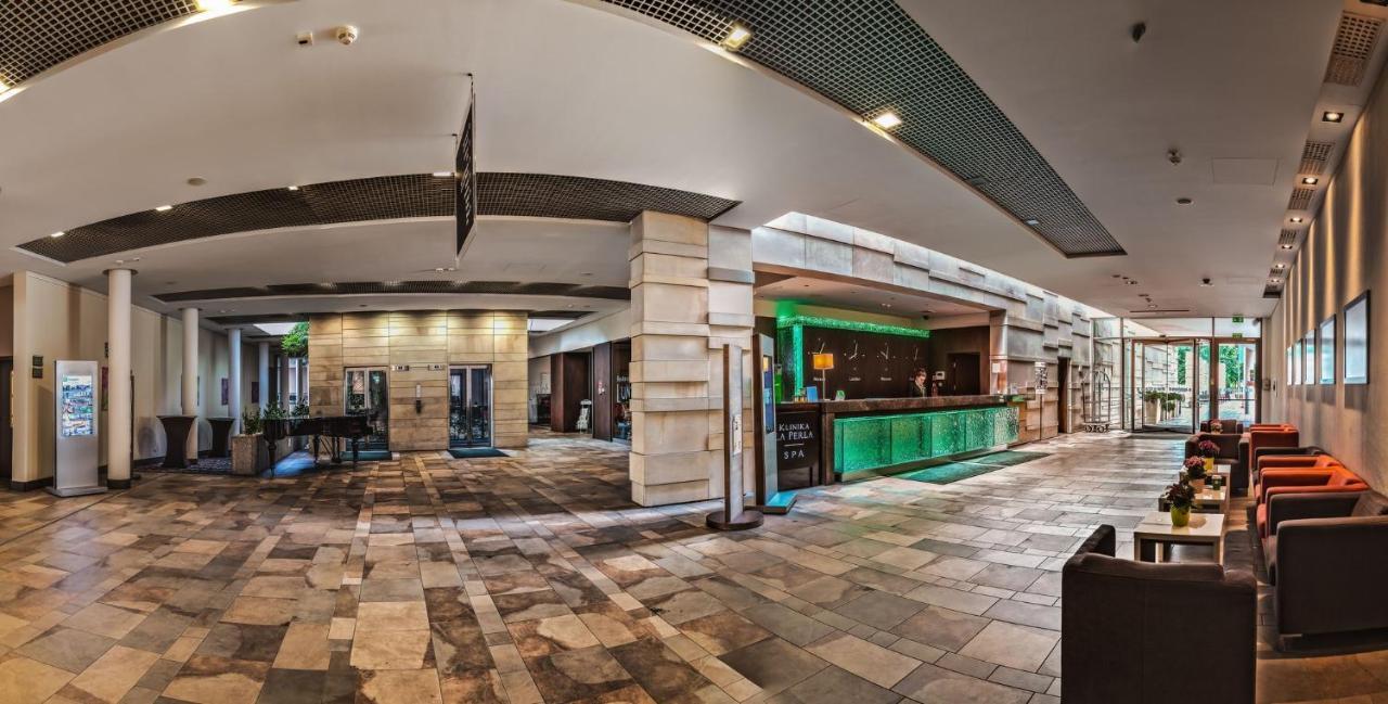 Holiday Inn Resort Warsaw Józefów, an IHG Hotel Jozefow (Masovia) Exterior foto
