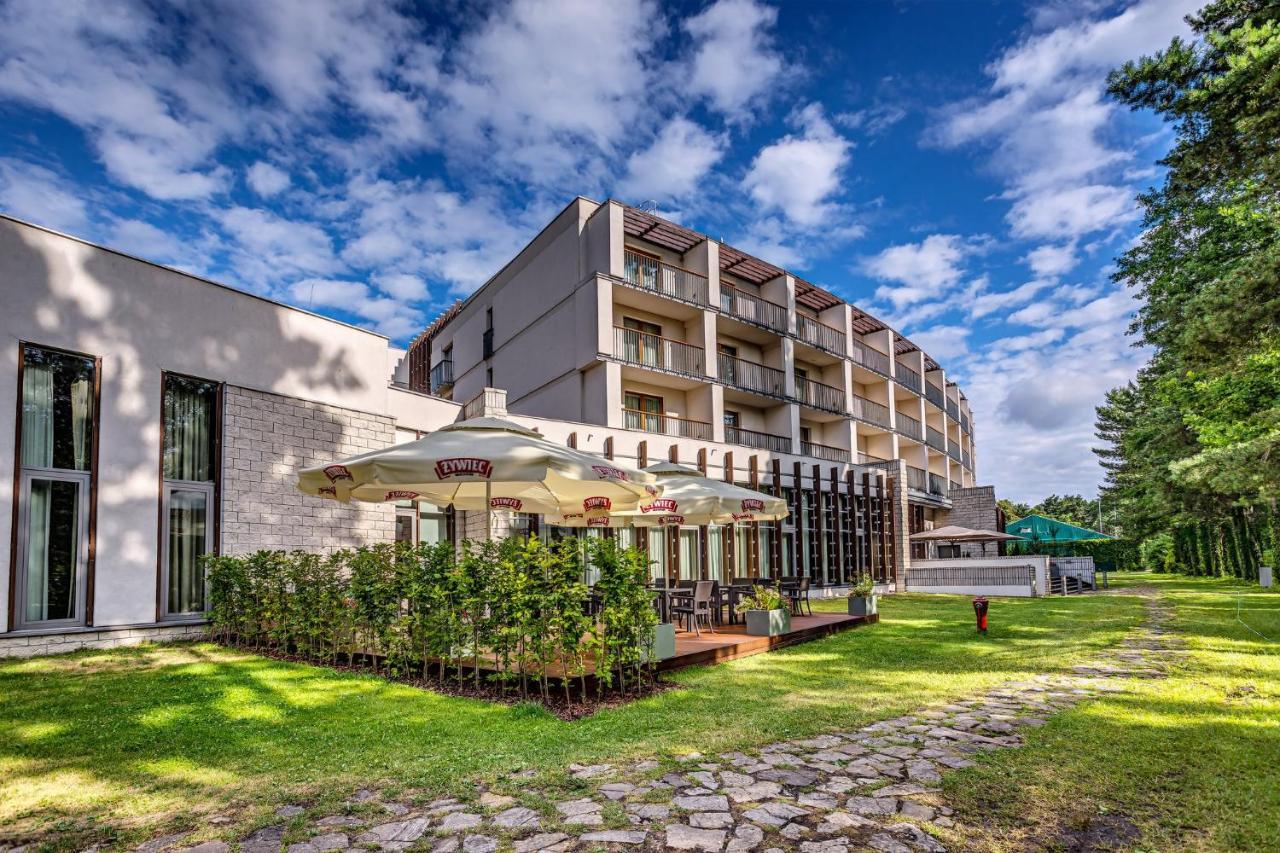 Holiday Inn Resort Warsaw Józefów, an IHG Hotel Jozefow (Masovia) Exterior foto