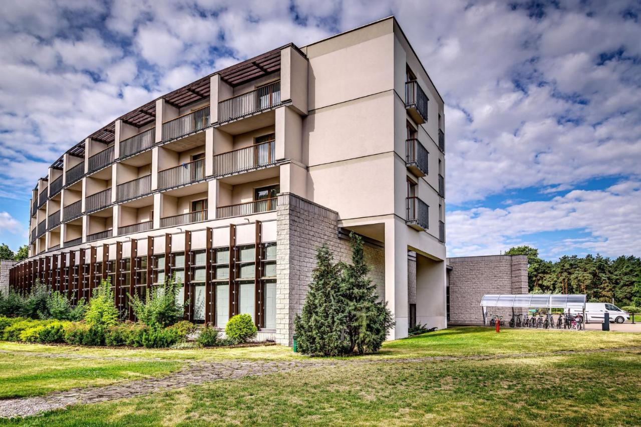Holiday Inn Resort Warsaw Józefów, an IHG Hotel Jozefow (Masovia) Exterior foto