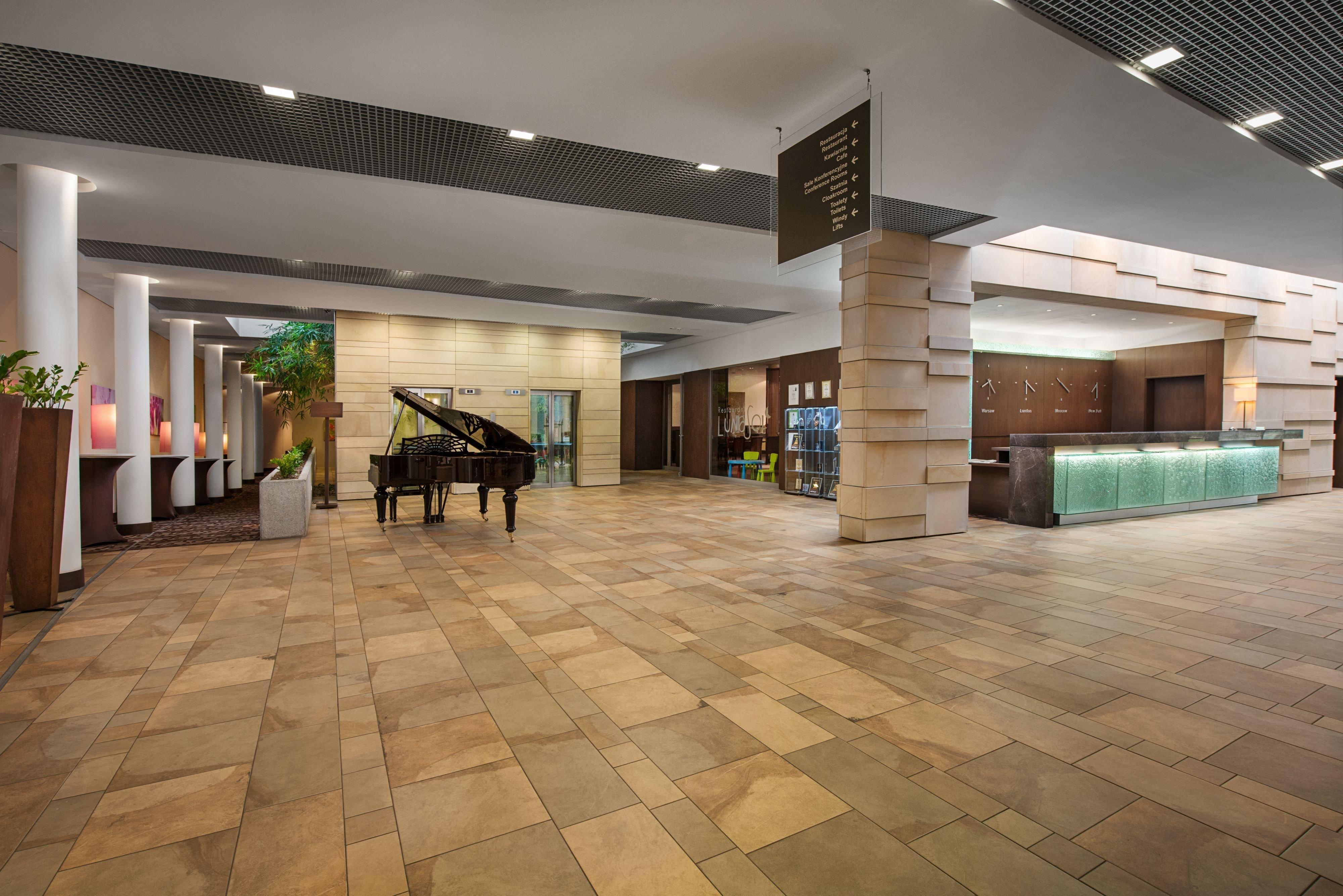 Holiday Inn Resort Warsaw Józefów, an IHG Hotel Jozefow (Masovia) Exterior foto